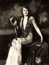Ziegfeld-Follies-Girls-1920-Broadway-01.jpg