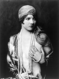 Ziegfeld-Follies-Girls-1920-Broadway-13.jpg