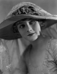 alice-terry-portrait-hat-1923.jpg