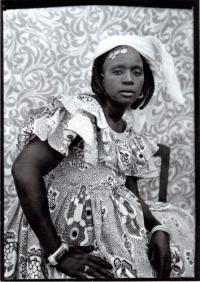 seydou-keita-1921-2001-portrait-de-femme-1949-1962-1224144057758492.jpeg