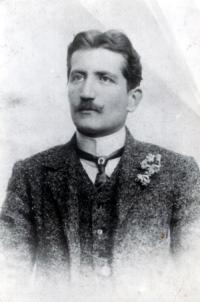 Collina_Costantino_in_plain_clothes_portrait.jpg